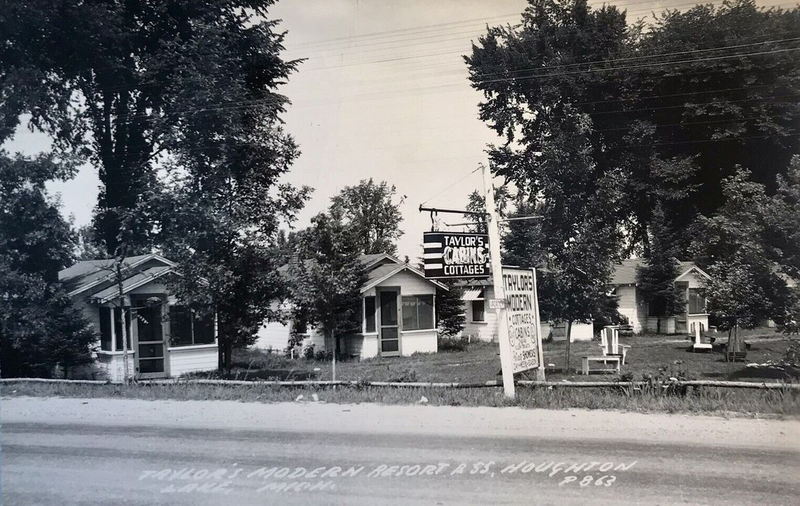 Taylors Modern Resort - Vintage Postcard